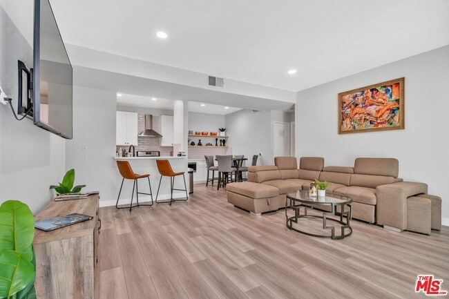 Foto del edificio - 433 E Tamarack Ave