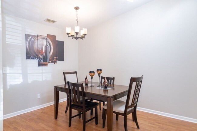 Building Photo - Renovated 2-Bedroom 2-Bathroom Townhome w/...