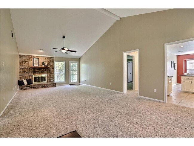 Building Photo - 502 Overland Dr