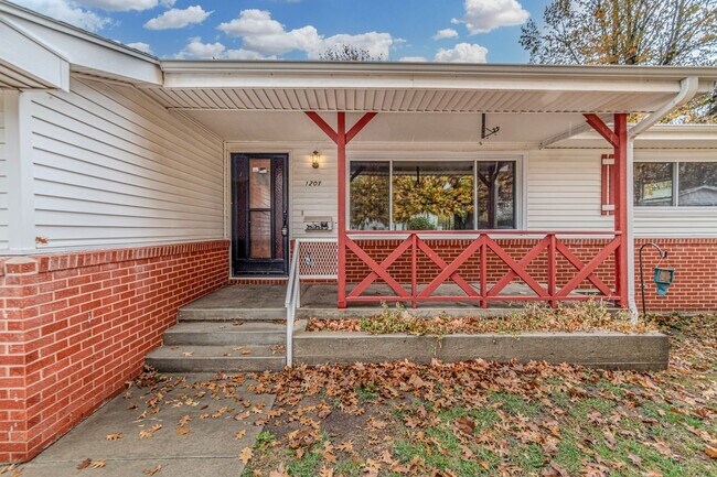 Foto del edificio - Please View 3D Virtual Walk-Through Before Scheduling a Showing