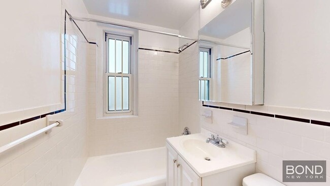 Building Photo - 1 Jane St