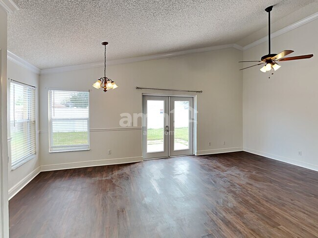 Foto del edificio - 989 Little Creek Rd