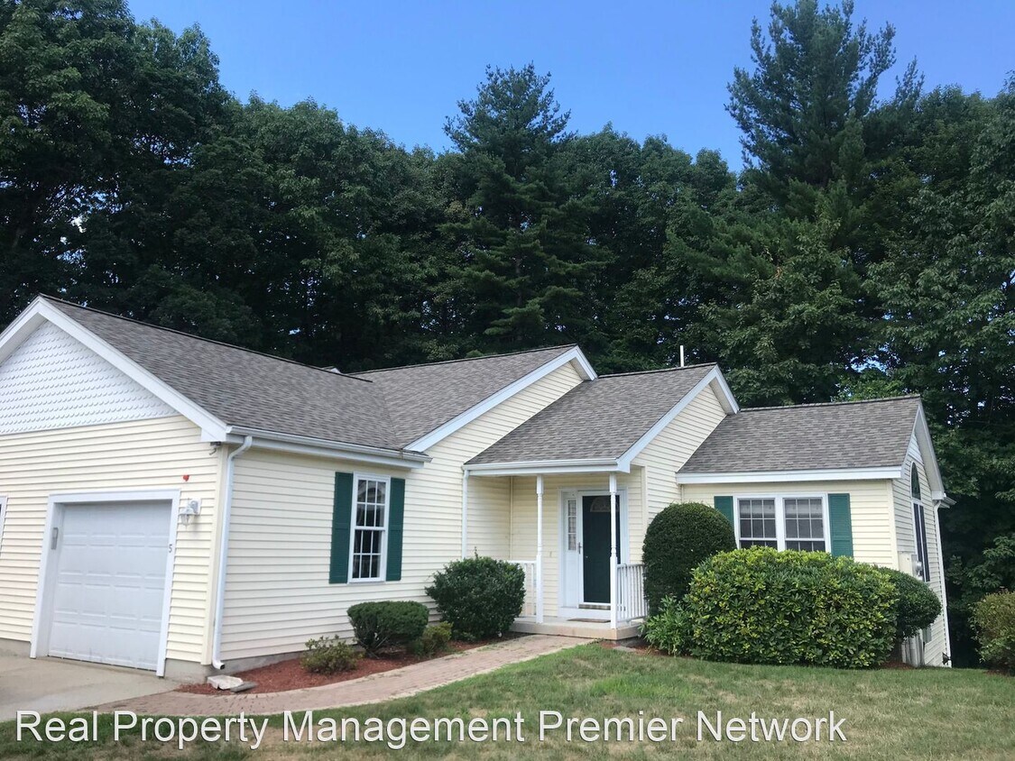 2 br, 1.5 bath House 5 Lincoln Dr House Rental in Londonderry, NH