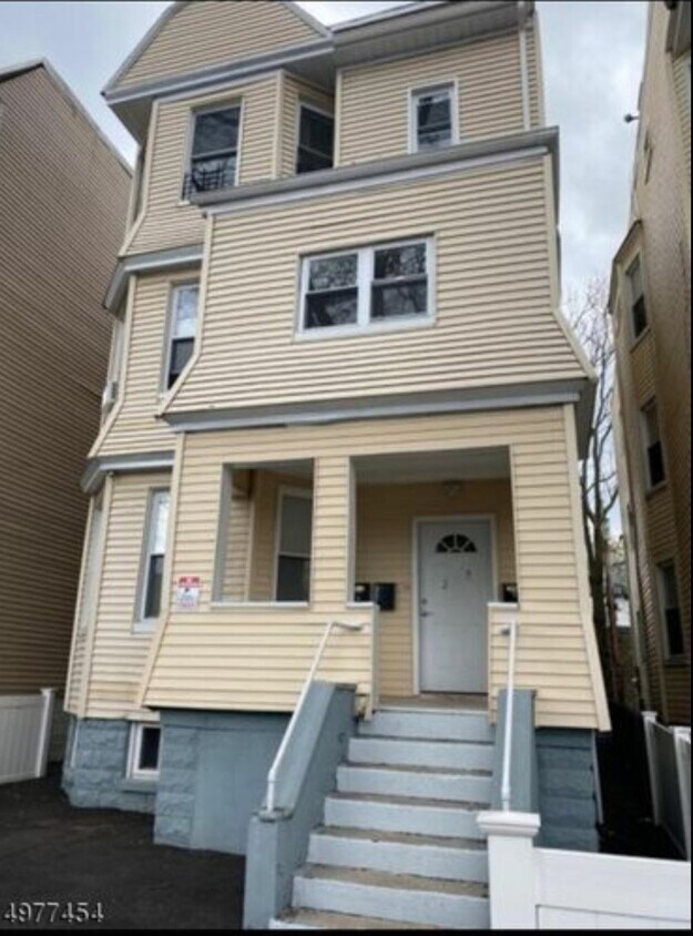 Exterior - 209 N 15th St