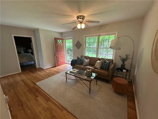 Foto del edificio - 3403 Phillips Cir