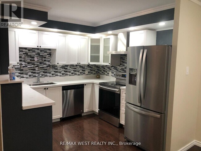 Building Photo - 6-526 Humberline Dr