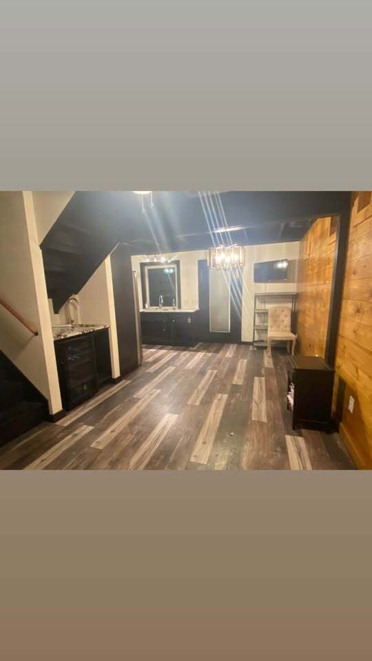 Building Photo - 702 Academy St