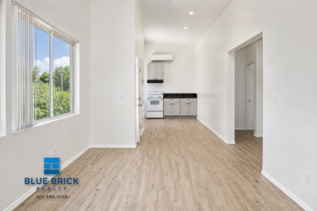 Foto del edificio - 13441 Vanowen St