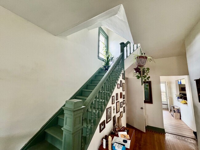 Foto del edificio - Newly renovated spacious 4 bedroom home in...