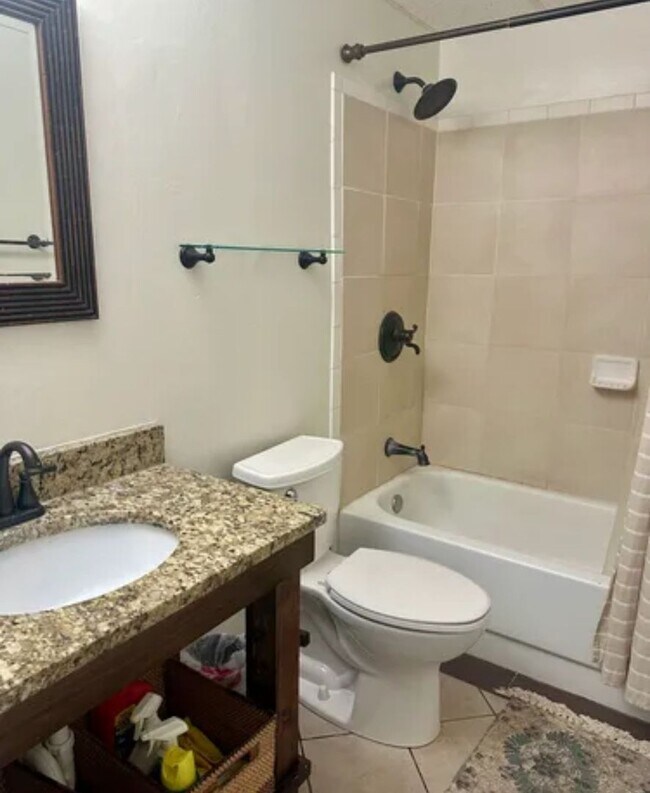 Foto del edificio - Upgraded 1 bedroom unit- Walking distance to campus!