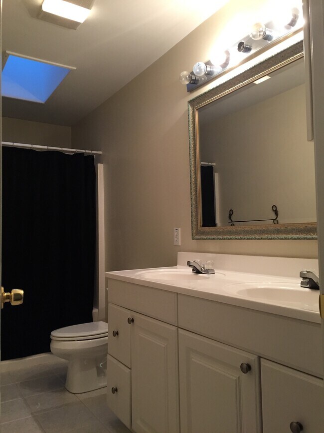 Foto del edificio - 685 Garibaldi St SW