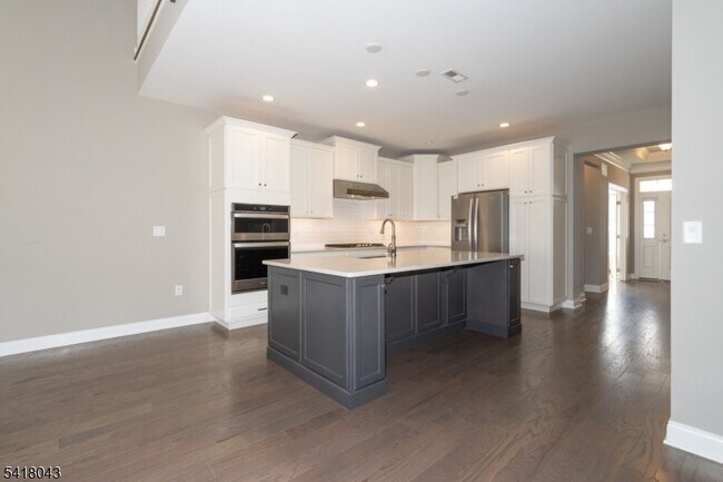 Foto del edificio - 76 Van Cleef Dr