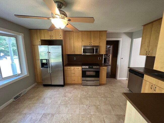Foto del edificio - Spacious 3 Bedroom Ranch