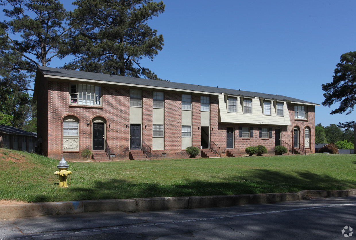 Primary Photo - Pine Ridge Apartments