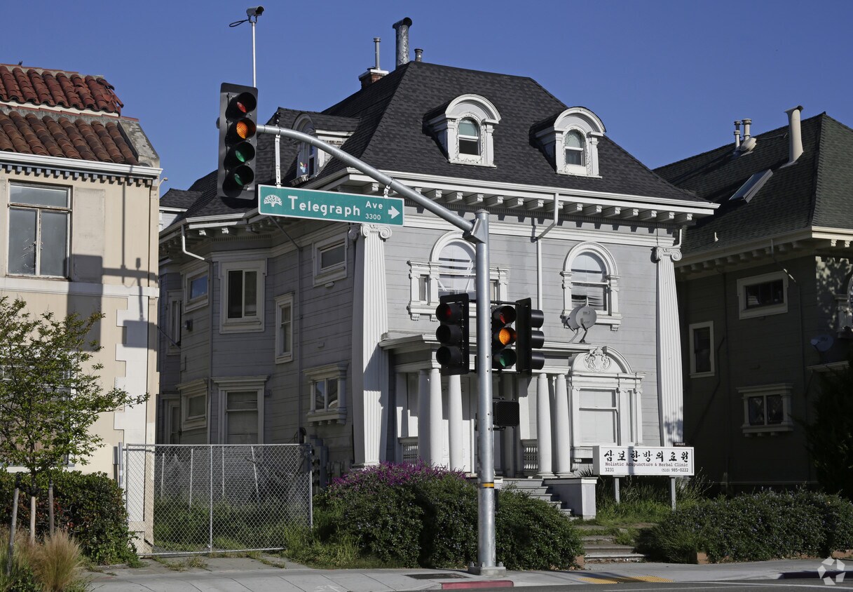 Foto del edificio - 3227-3231 Telegraph Ave
