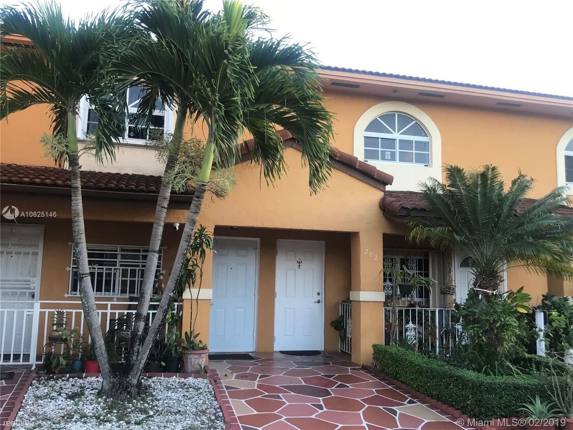 Primary Photo - 3 br, 2 bath Condo - 3526 W 80th St