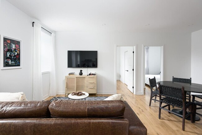 Building Photo - 3632 Rue Notre-Dame Ouest-SI ID1602009P