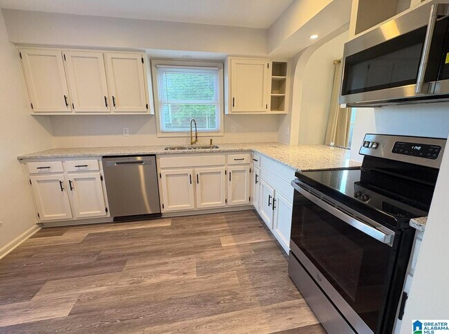 Foto del edificio - 1022 Vestavia Manor Dr