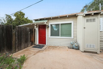 Building Photo - 1023 E Meadowbrook Ave