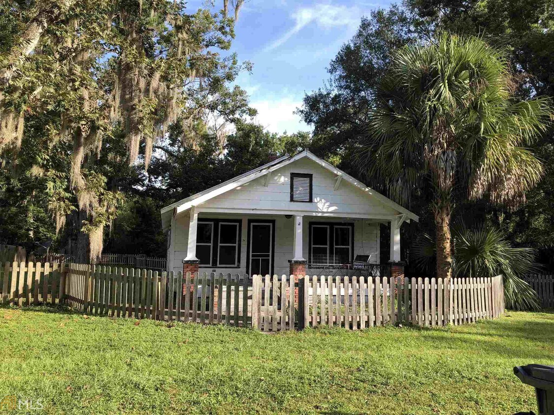 Primary Photo - 204 W 3rd St