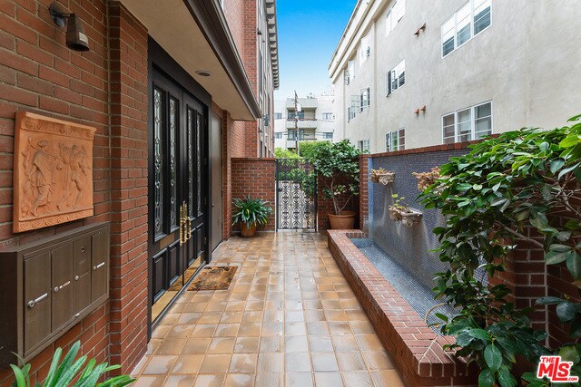 Foto del edificio - 403 N Palm Dr