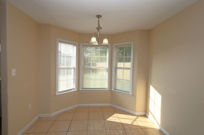 Building Photo - 5307 Vine Dr