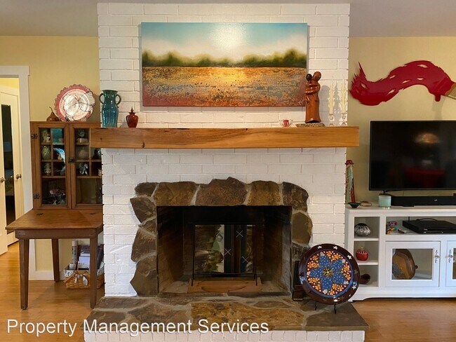 Building Photo - 3 br, 2.5 bath House - 622 Woodland Dr.