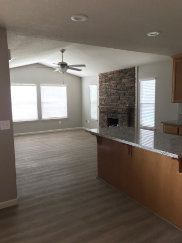 Foto del edificio - 7730 Crane Rd