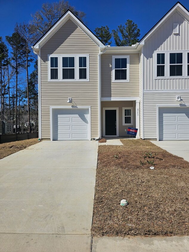 Foto principal - Patriot Park newly constructed Townhome