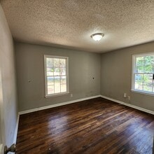 Building Photo - 520 Dacian Rd