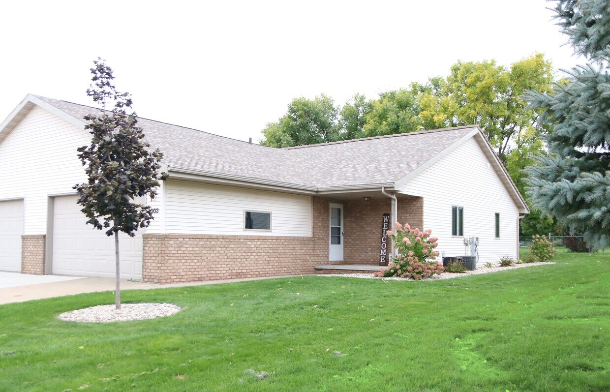 1003 Pleasantview Ave, Little Chute, WI 54140 Townhome Rentals in