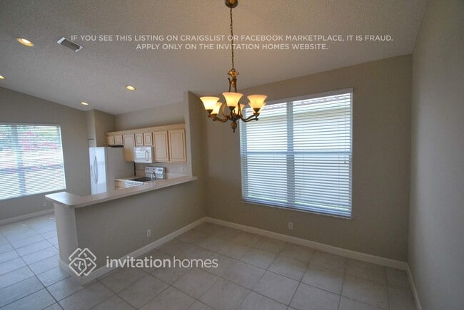 Building Photo - 9496 Lago Dr