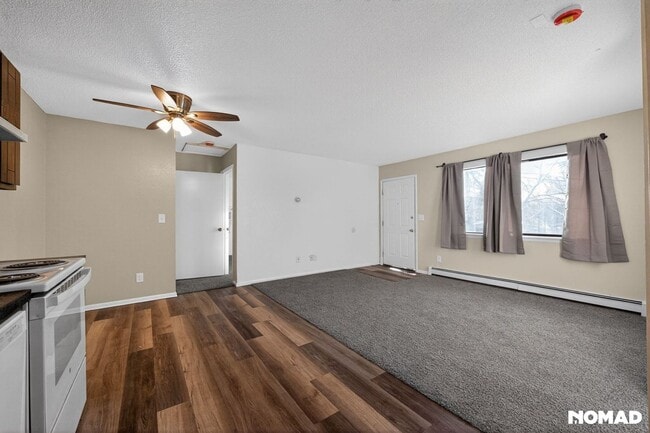 Building Photo - 820 Stone Mountain Ct