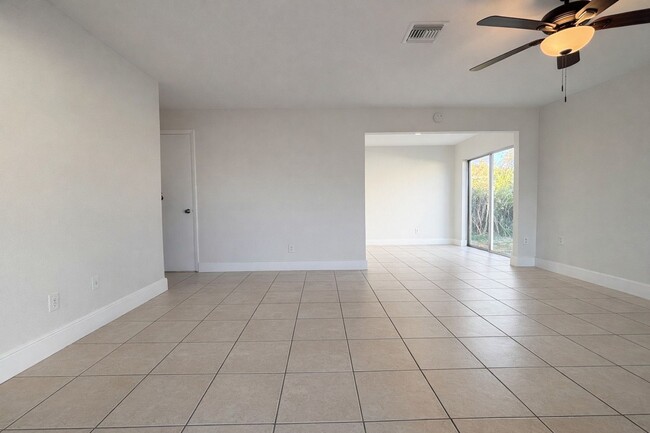 Foto del edificio - 4265 Desoto Ave