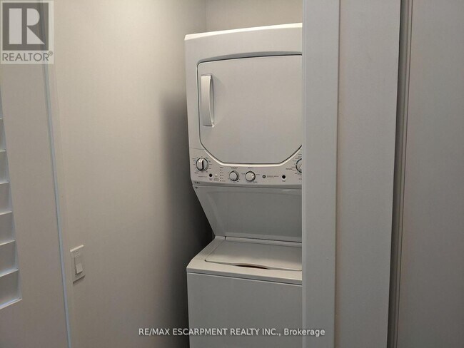 Photo du bâtiment - 225 Veterans Drive