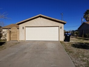 Building Photo - 541 E Rolly St