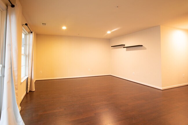Foto del edificio - Amazing 3 BR/2.5 BA Townhome in Pumphrey!