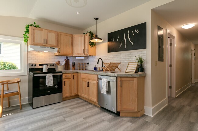 Foto del edificio - 215 E 8th St