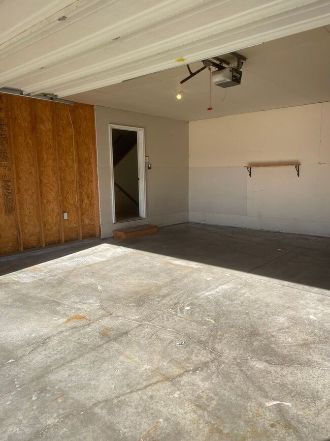 Building Photo - 2930 W Glenpark Dr