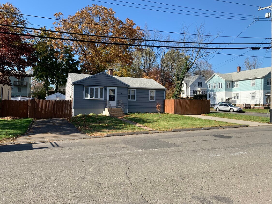 52 Foxon Blvd, East Haven, CT 06513 House Rental in East Haven, CT