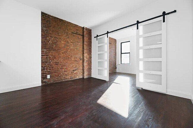 Foto del edificio - 445 West 46th Street
