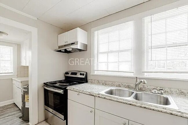 Foto del edificio - 1235 Roberts St