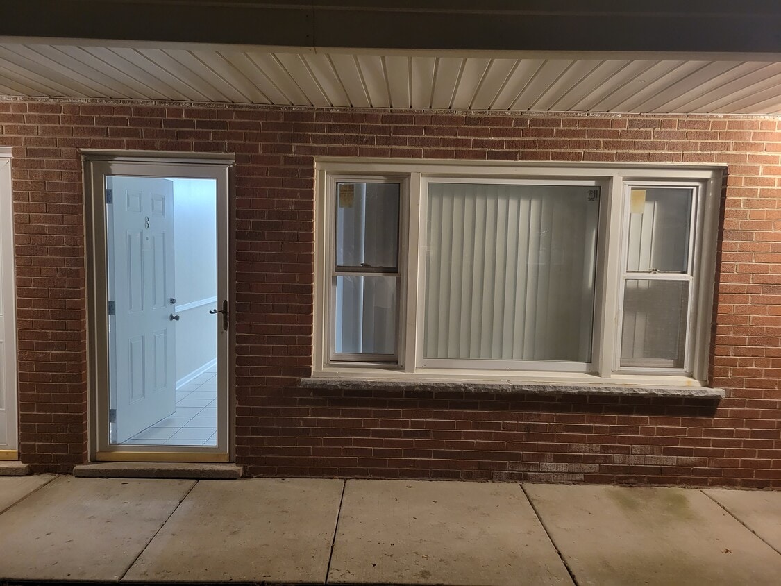 Building Photo - 135 Dover Dr