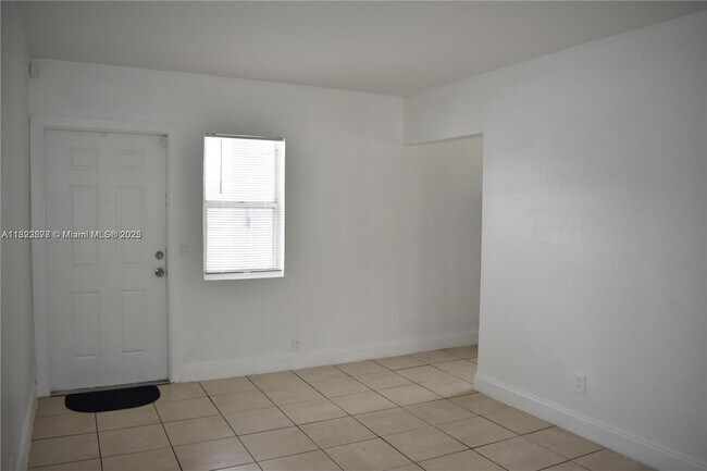Foto del edificio - 1002 Palm Beach Lakes Blvd