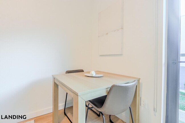 Foto del edificio - 2623 Keene St