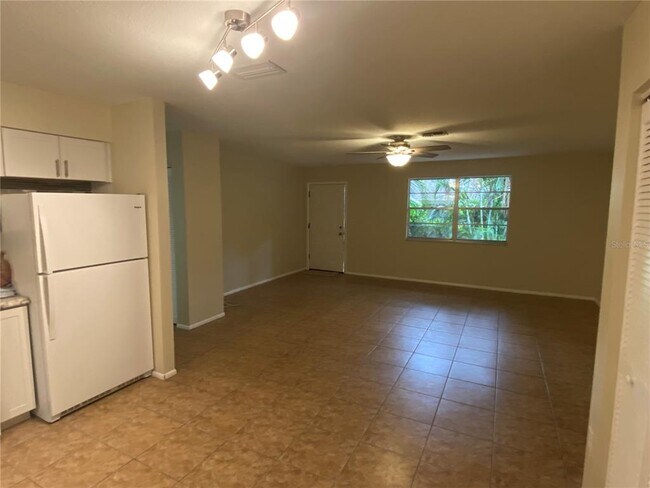 Foto del edificio - 1856 Springtime Ave