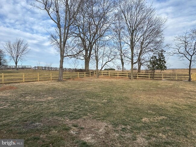 Foto del edificio - 8787 Hickory Hill