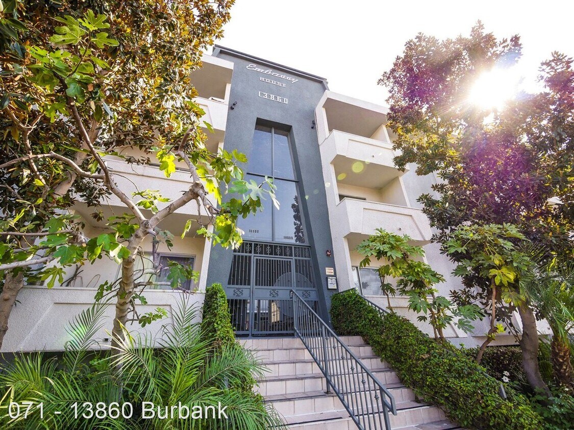Primary Photo - 13860 Burbank Blvd