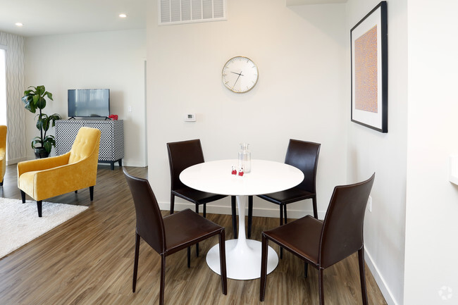 Dining Area 102,103,202,203,302,303 - 6200 Kester Apartments