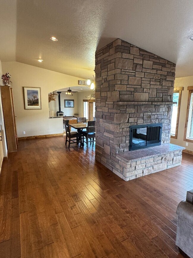 Foto del edificio - 3 Bed 2 Bath- Flagstaff